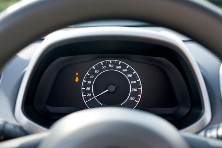 Signification voyant orange twingo : Causes et solutions