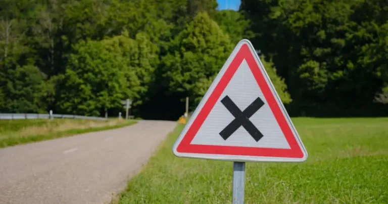 Jai Grille La Priorite Mais Cest Lui Qui Paie Une Regle Du Code De La Route Que Presque Personne Ne Connait