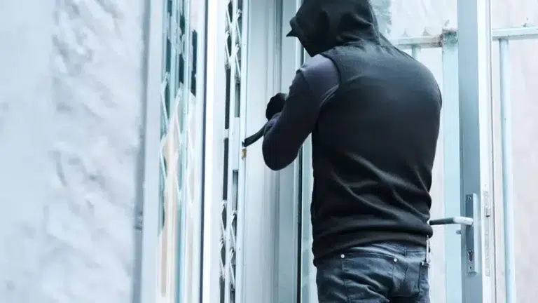 Les cambrioleurs ont une nouvelle méthode pour surveiller votre maison, voici leur technique de repérage